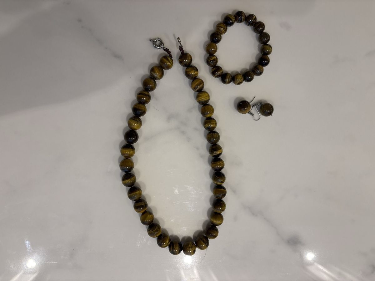 Altri gioielli: Ensemble de bijoux oeil de tigre, collier, bracelet,boucles. – Nuovo (secondo la descrizione) da Chêne-Bougeries venduto da Luke17 1
