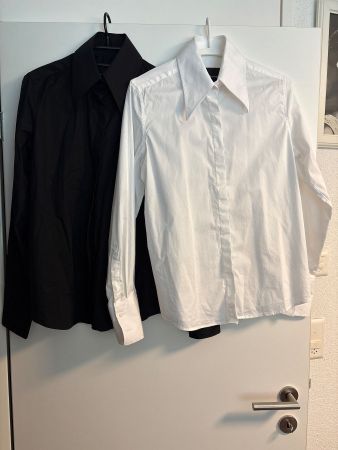 2 Blusen schwarz und weiss Grösse 40 Marke Richmond