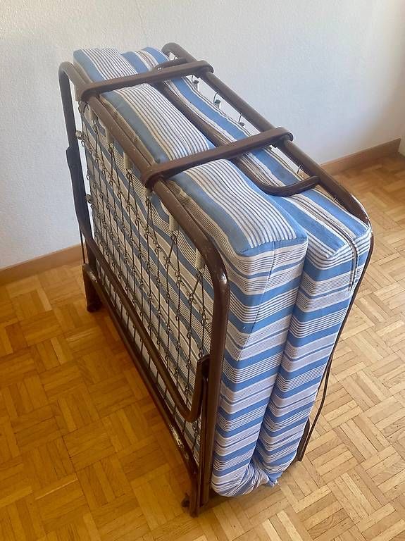 Letti: Lit pliant avec matelas idéal pour invités – Usato da Pully venduto da K_Kuhn 1