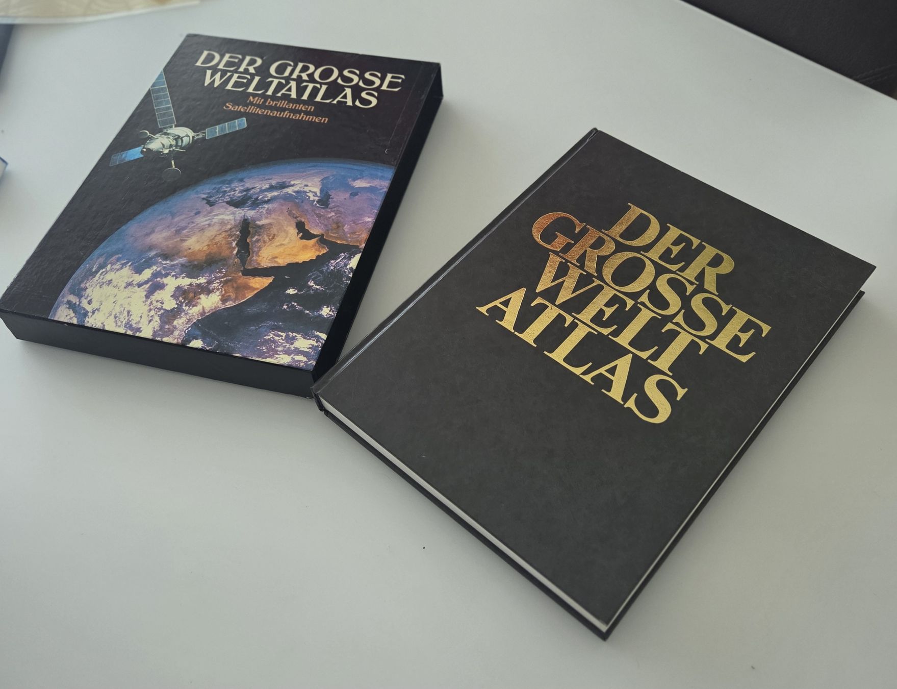 Libri: Der grosse Weltatlas mit Schutzhülle – Usato da Stans venduto da chessy. 1