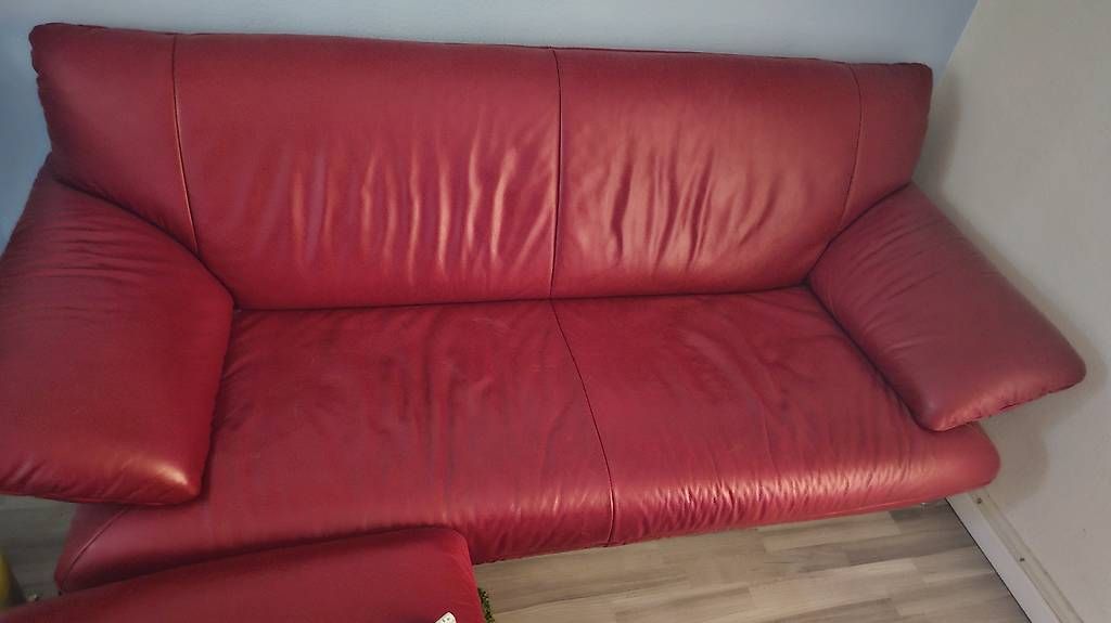 Sofas: Rotes Ledersofa mit Hocker - top Zustand – Gebraucht aus Bern von Us66 2