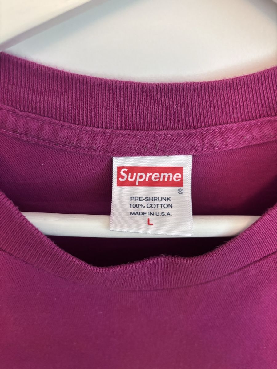 Supreme T-shirt: T-shirt Suprême – Usato da Genève venduto da Nathanwatchch 1