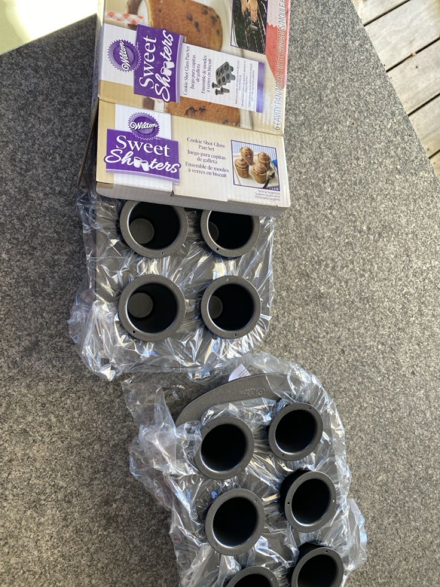 Teglie da forno: Cookie Shot Glass Pan Set – Nuovo e nell'imballaggio originale da Herrenschwanden venduto da sel_c8rq 2