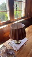 Tischlampe mit gestreiftem Lampenschirm gebraucht
