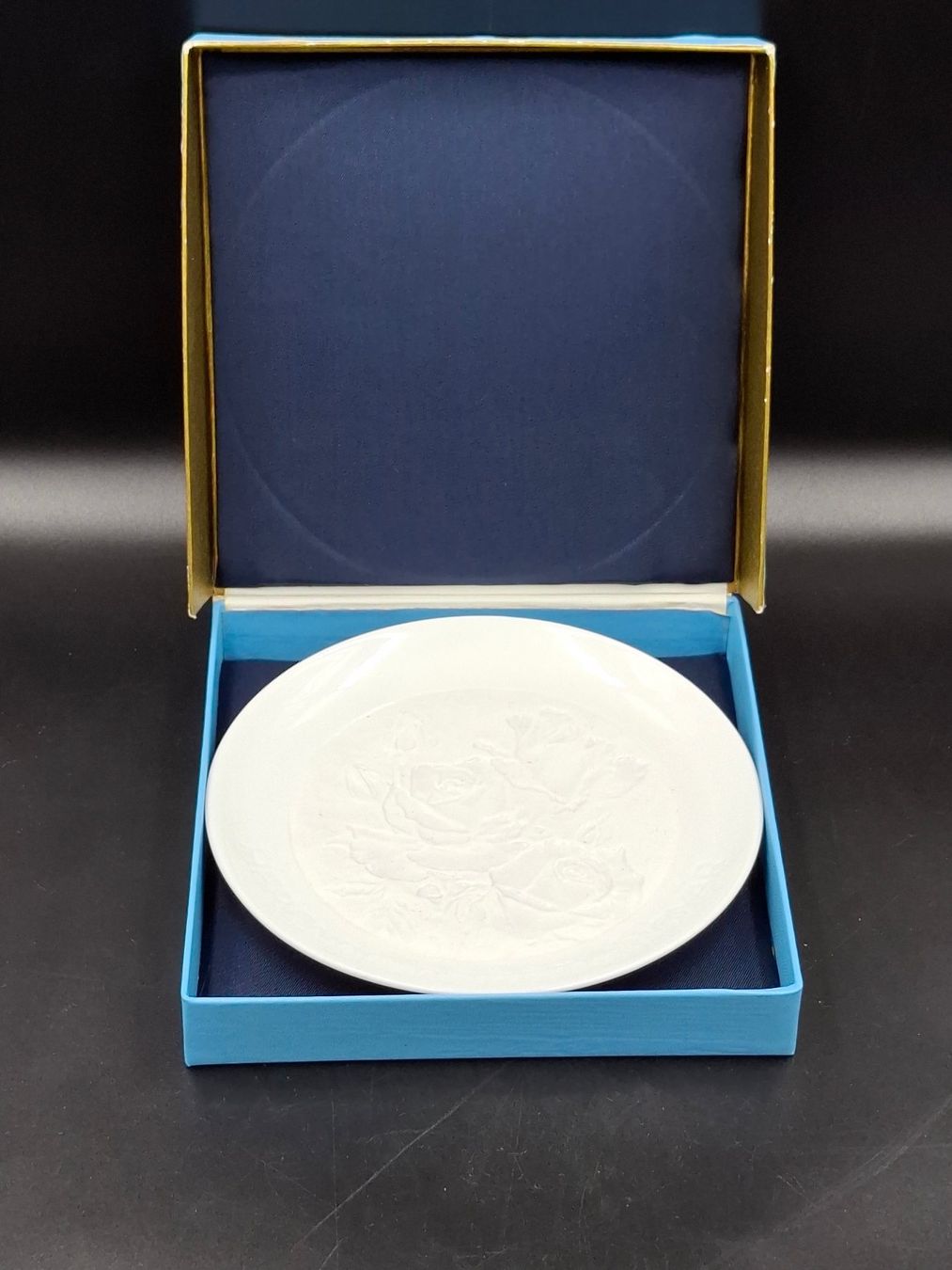 Herend Piatti: Herend Bisque Porcelain Relief Wall Plate Original Box – Usato da Zürich venduto da bruzolda 3