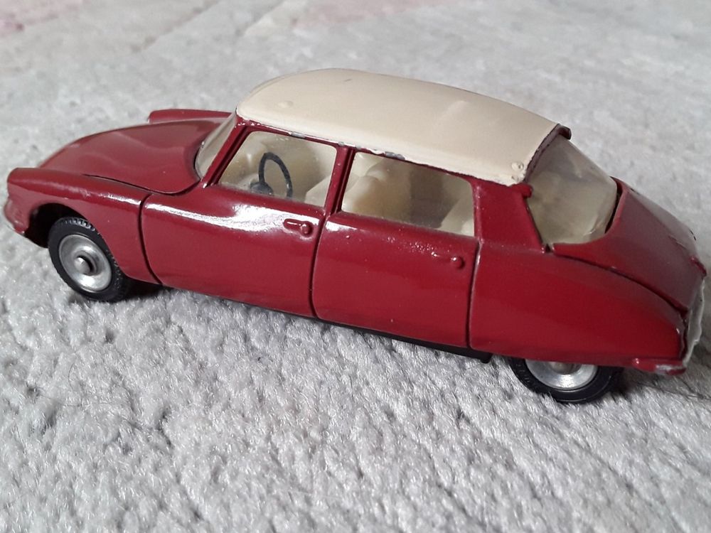 Dinky Toys 1:43 - Model car (1) - Citroën DS 19 - made in - Catawiki