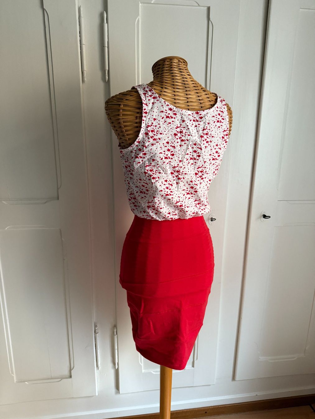 Robes: PINK LOOP - Kleid rot-weiss XS – D'occasion à Zürich par Diazaio 2