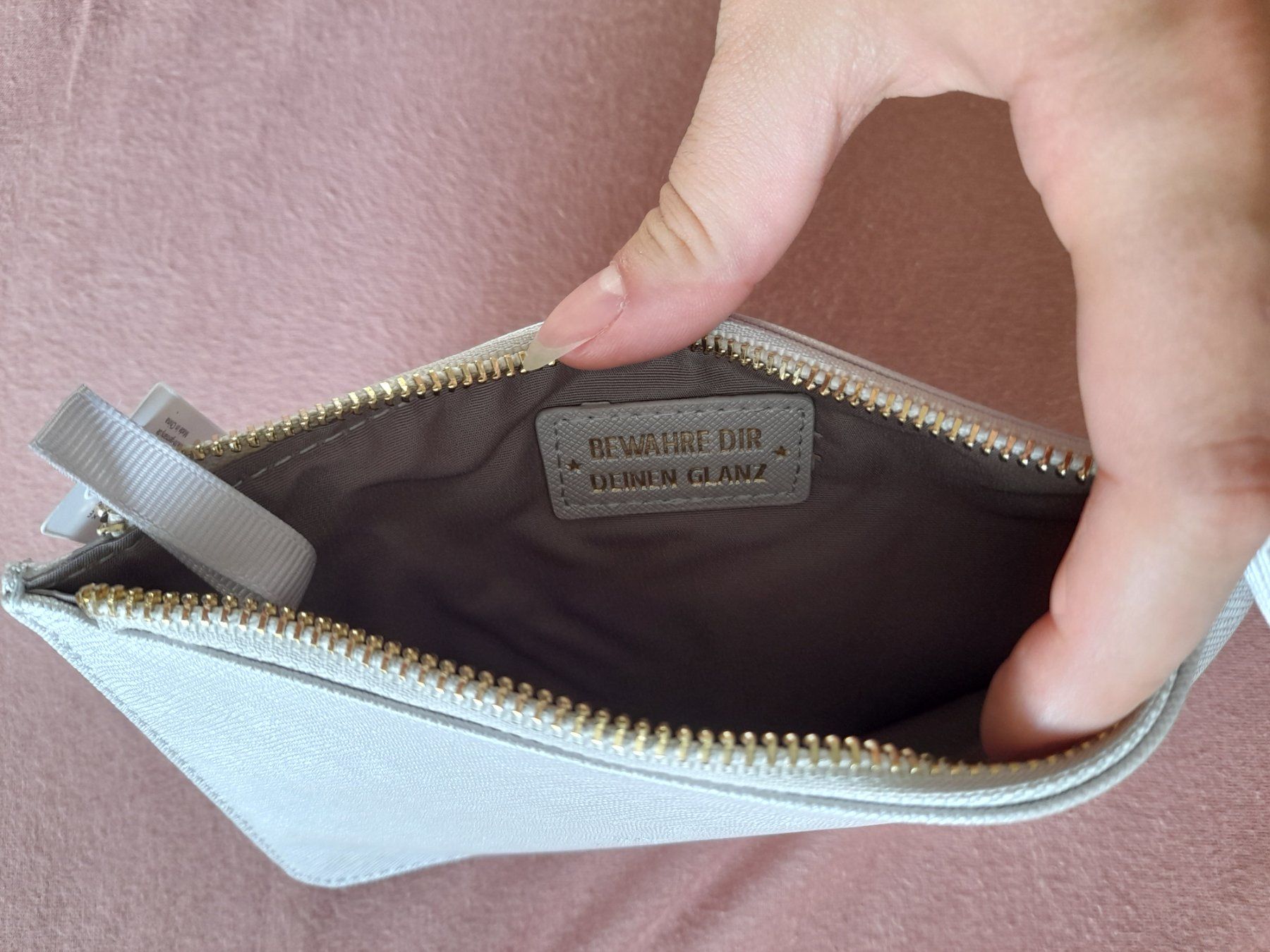 Custodie per cosmetici: Beste Schwester Geschenk kluch grau – Nuovo e nell'imballaggio originale da Gwatt (Thun) venduto da B.D.999 3