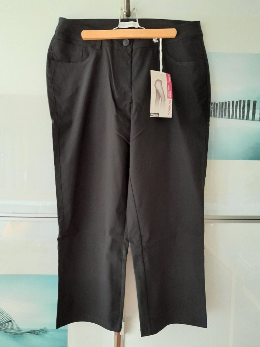 Pantaloni: Pantalon 3/4 noir neuf 42 – Nuovo e nell'imballaggio originale da Charmey (Gruyère) venduto da Laulau.sansan