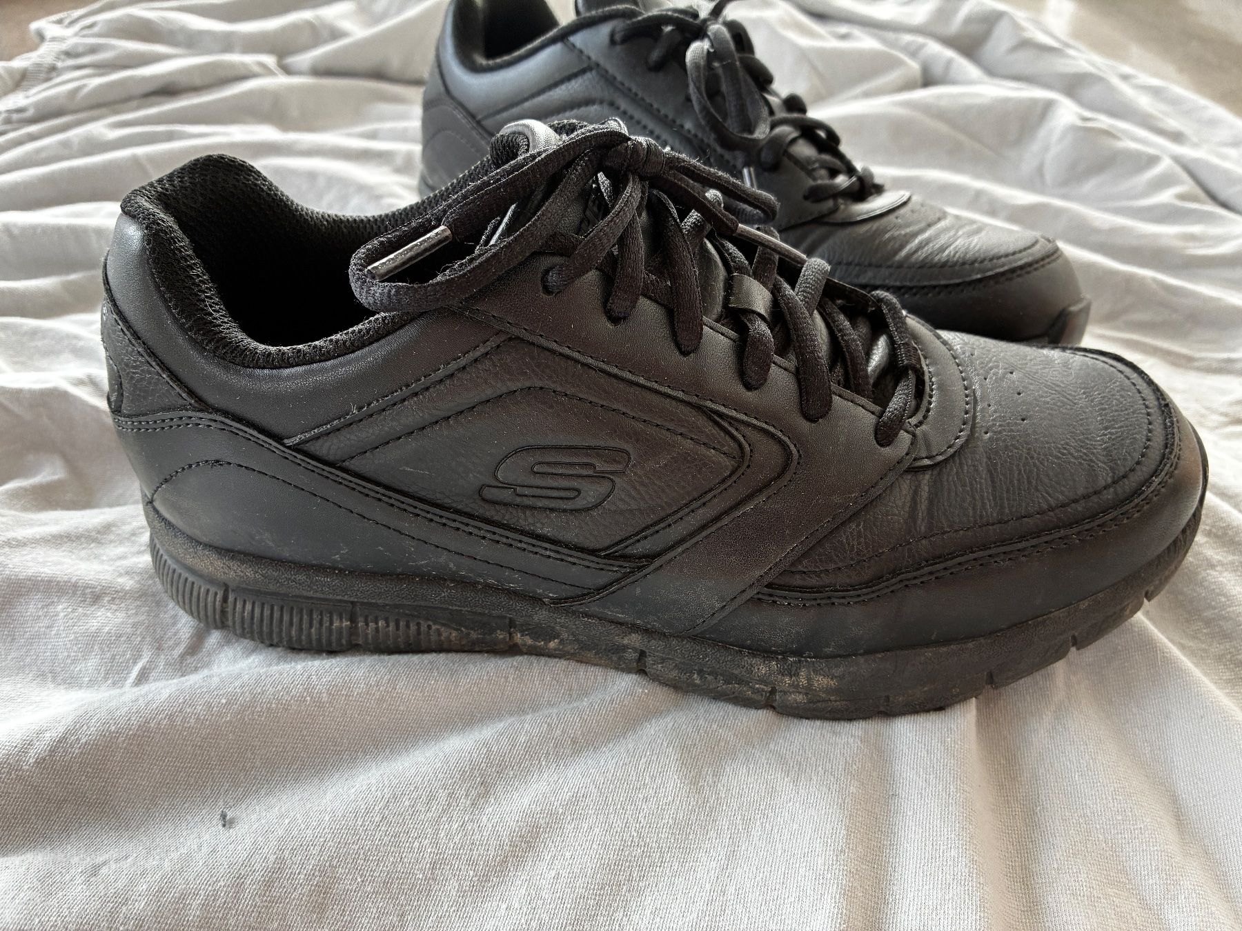 Skechers Herrenschuhe: Baskets Skechers noires - T40 – Gebraucht aus Corcelles-près-Payerne von CyndelleMaiwen 1