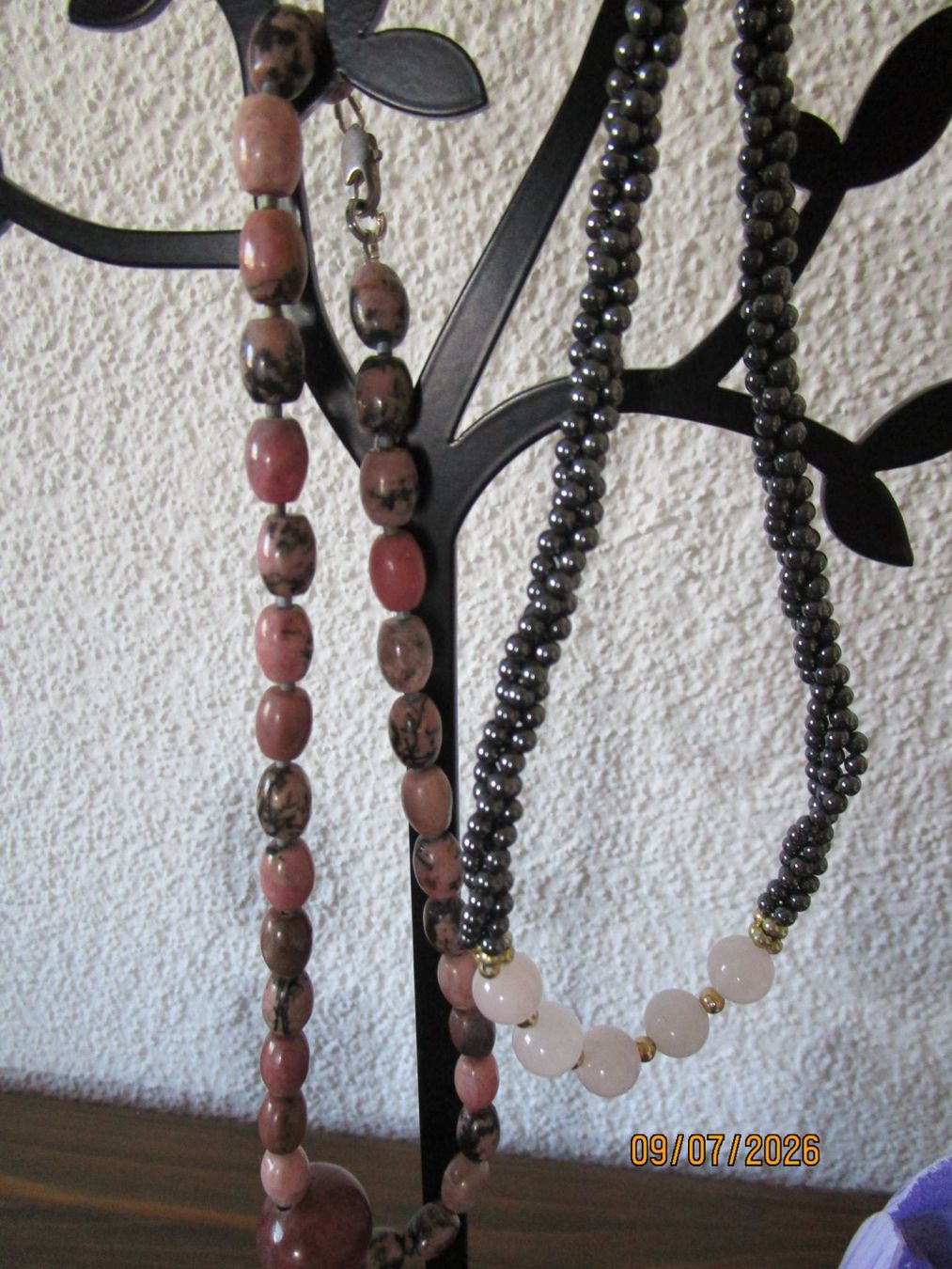 Autres bijoux: Schmuckständer mit 2 Ketten – D'occasion à Birmenstorf AG par Edelweiss25 1