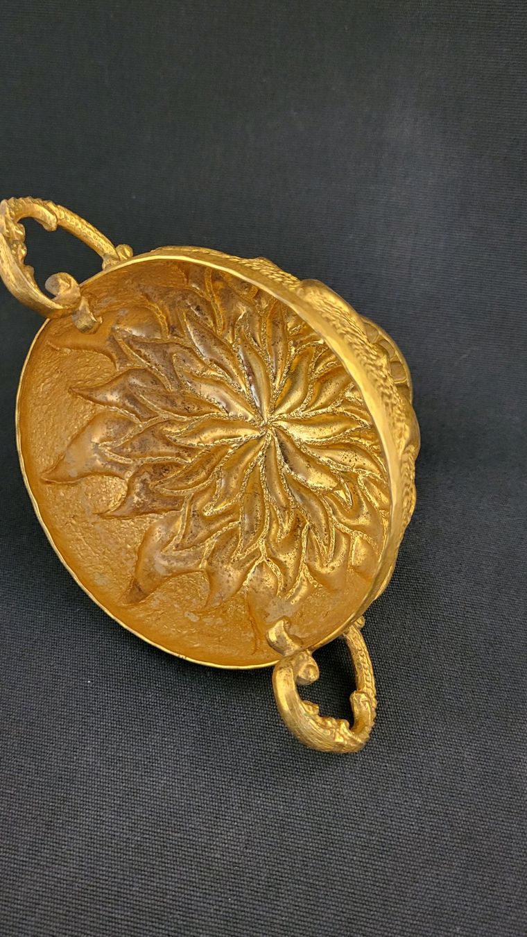 Figuren: Goldige Pokal-Schale – Gebraucht aus Basel von spinne02 4