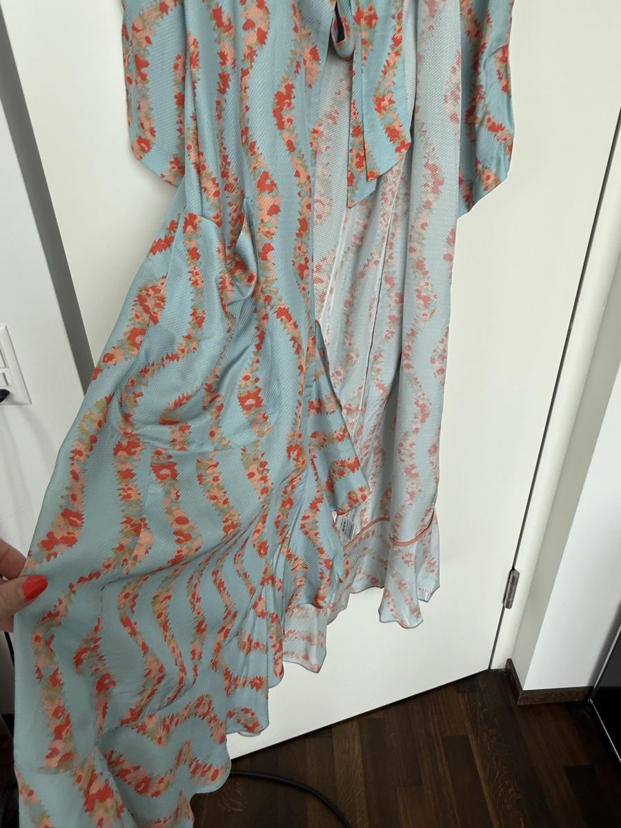 Robes: Broegger Wickelkleid Blumenmuster Hellblau Grösse S Seide – Neuf avec emballage d'origine à Zug par 5anna 2