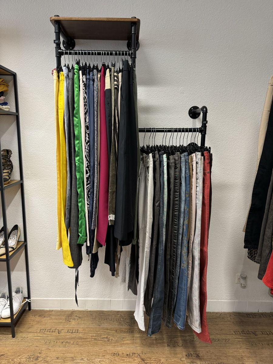 Guardaroba: Wall Mount Coat Rack-Clothes Stand Industrial Pipe Design – Usato da Fällanden venduto da emilyeheim