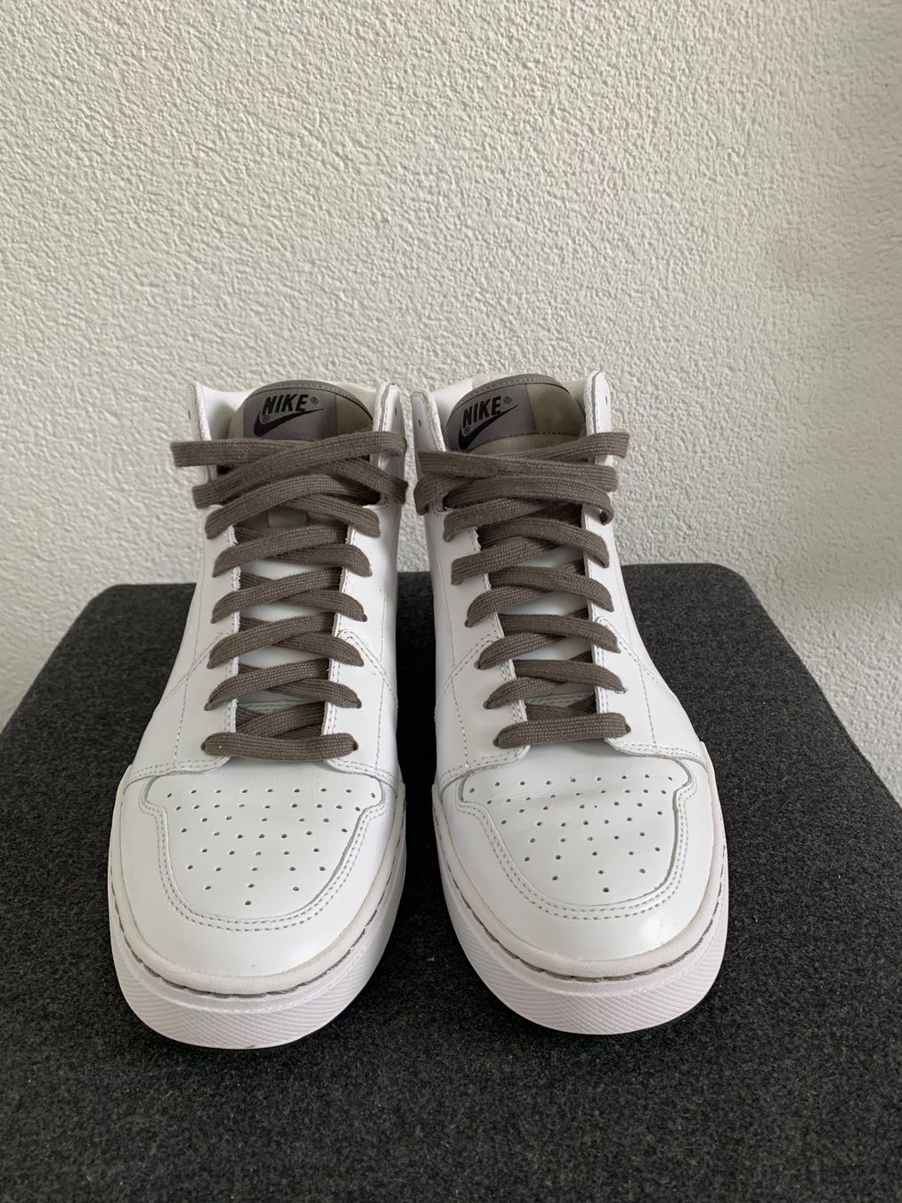 Nike Scarpe da uomo: NIKE AIR ROYAL MID 366384 101 – Nuovo e nell'imballaggio originale da Meggen venduto da spyder718 1