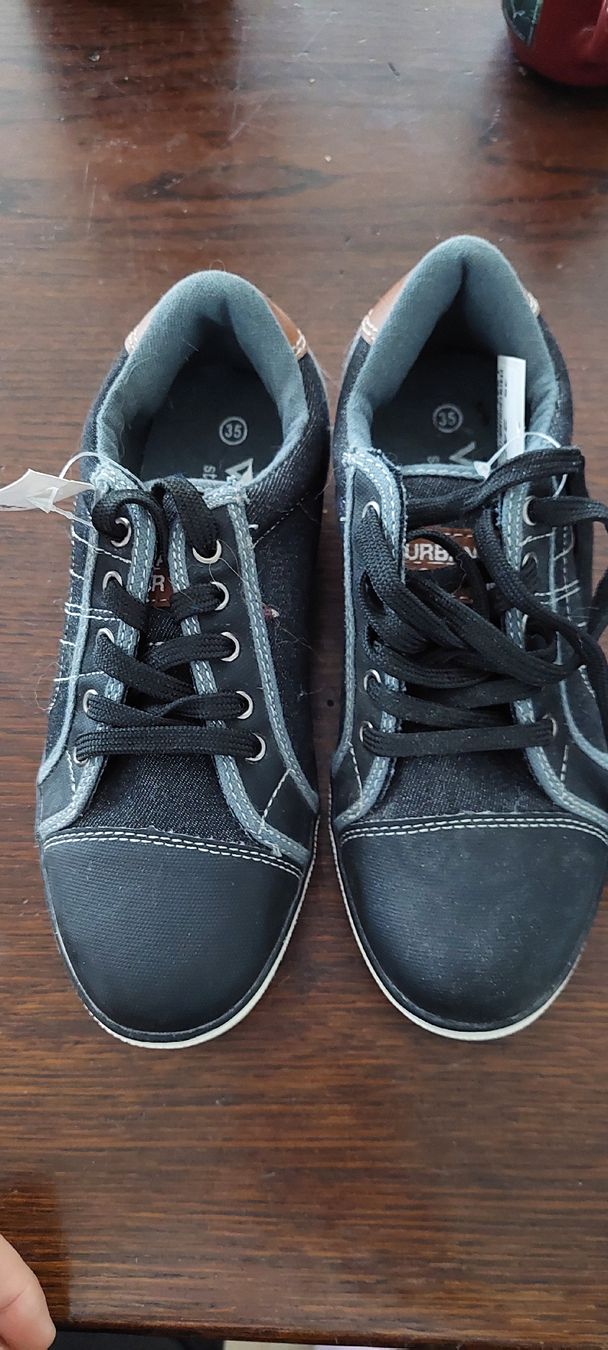 Dosenbach Scarpe per ragazzi: Chaussures enfants  - Gr. 35 - NEUVES – Nuovo e nell'imballaggio originale da Courtelary venduto da Chauvesouris