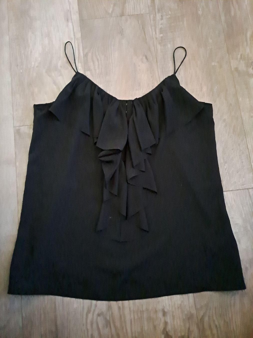 H&M Top: H&M Top schwarz Gr. 42 mit Rüschen – Usato da Rickenbach LU venduto da bishiida
