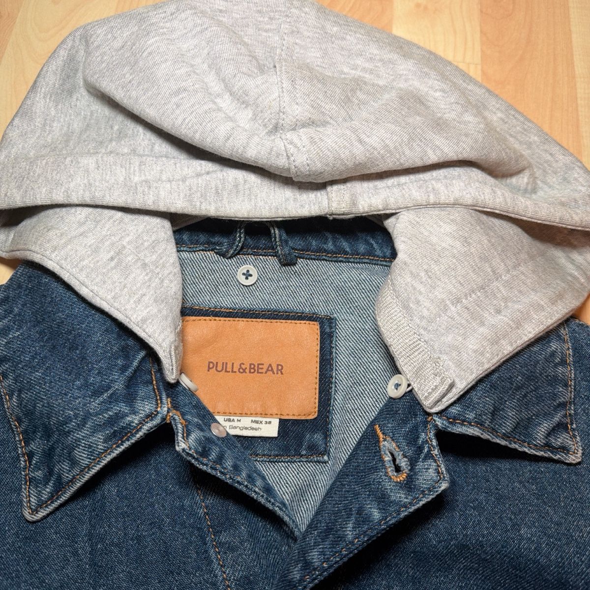 Pull&Bear Giacche: Pull&Bear Denim Jacket with Hood, Size M – Nuovo (secondo la descrizione) da St. Gallen venduto da ber_82p9 2