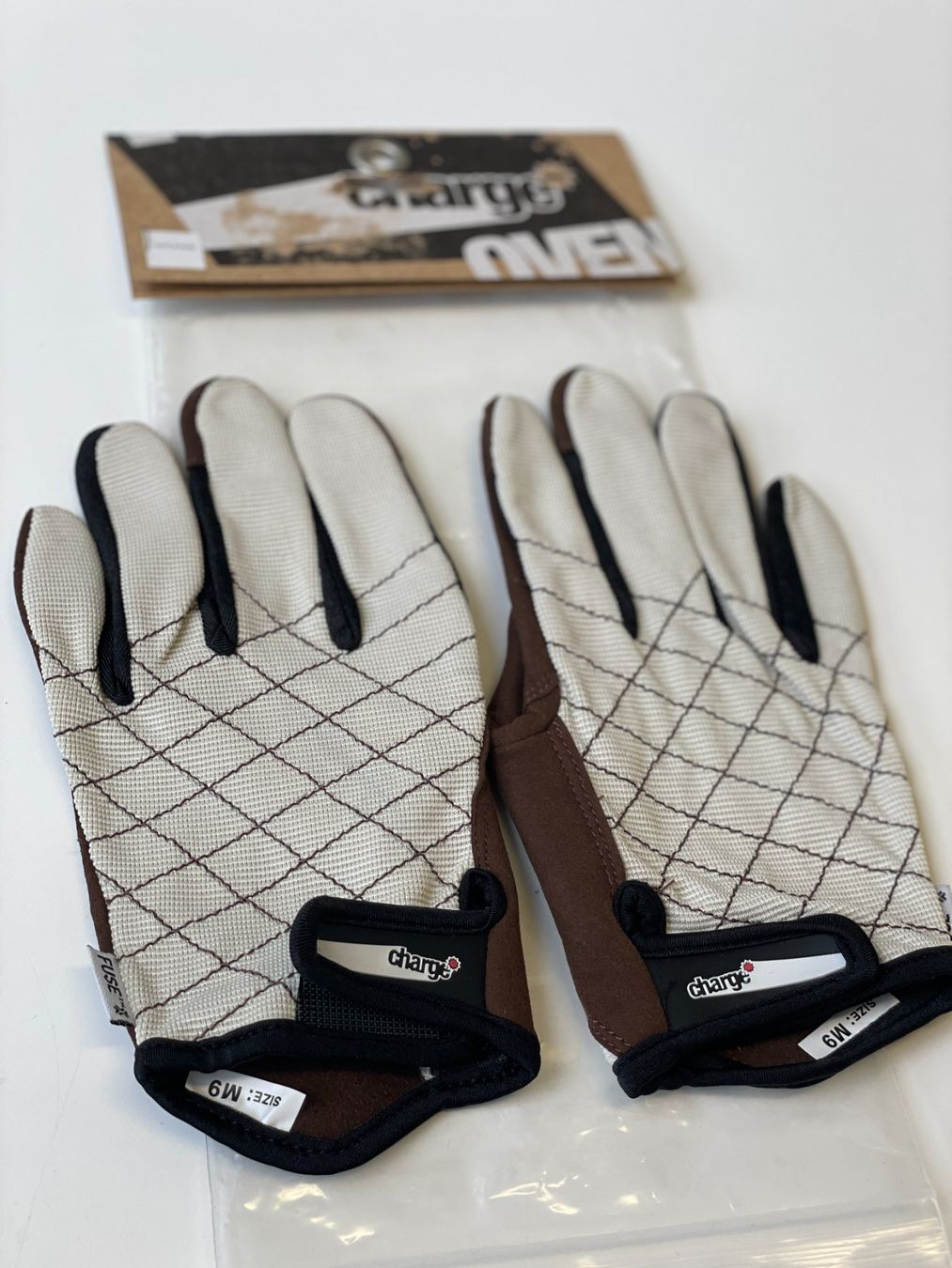 Guanti & manicotti: NEU - Charge 'OVEN' Velo Handschuhe Grösse M – Nuovo e nell'imballaggio originale da Bern venduto da lolapennt