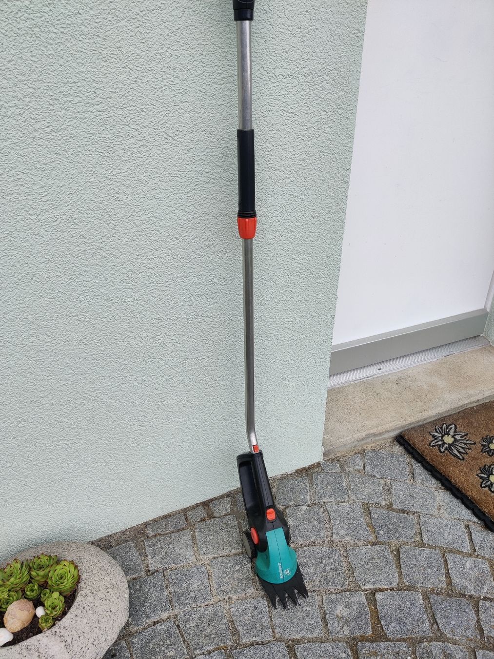 Gardena Alle Werkzeuge: Gardena Rasenkantenschneider mit Akku – Gebraucht aus Honau von cla_gcs6