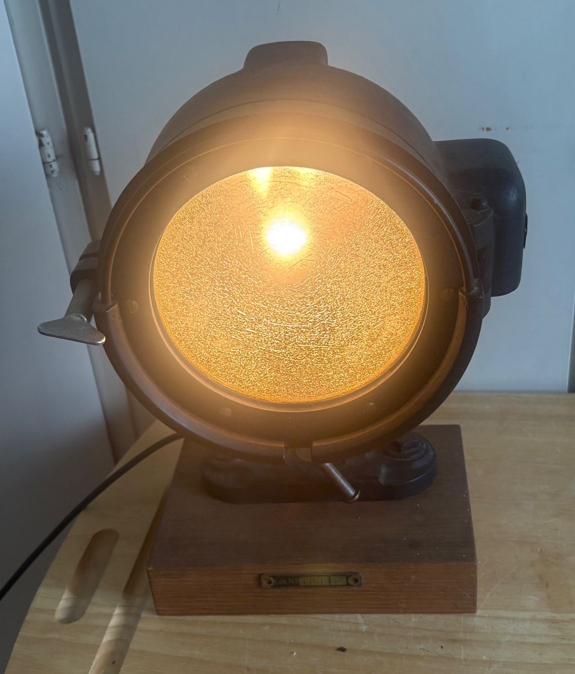 Lampen: Suchscheinwerfer alt, mit Kabel, Holzsockel – Gebraucht aus Frick von Rukki 1