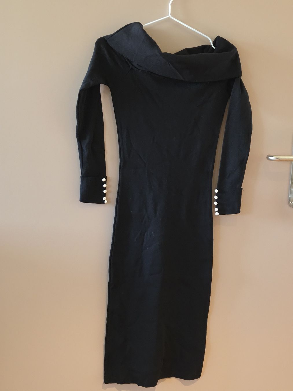 Vestiti: Elegantes Schwarzes Strickkleid mit Perlen Gr. S – Usato da Emmen venduto da GrabandGo