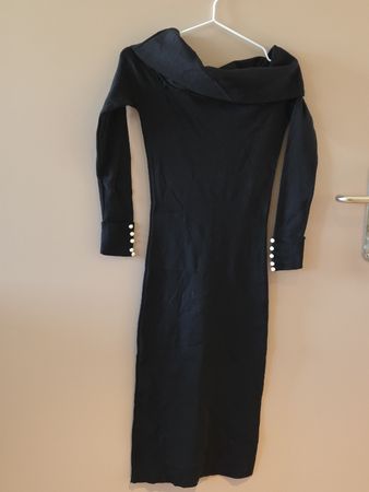 Elegantes Schwarzes Strickkleid mit Perlen Gr. S