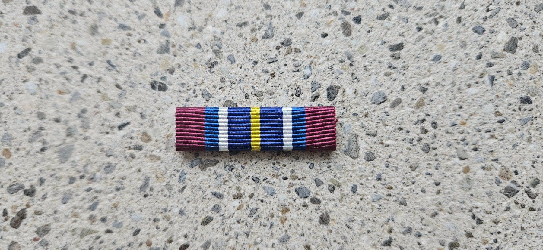 Schweizer Armee Placchette & Badge: *** Bosnien Ribbon *** – Nuovo e nell'imballaggio originale da Riedholz venduto da fr_sIruP