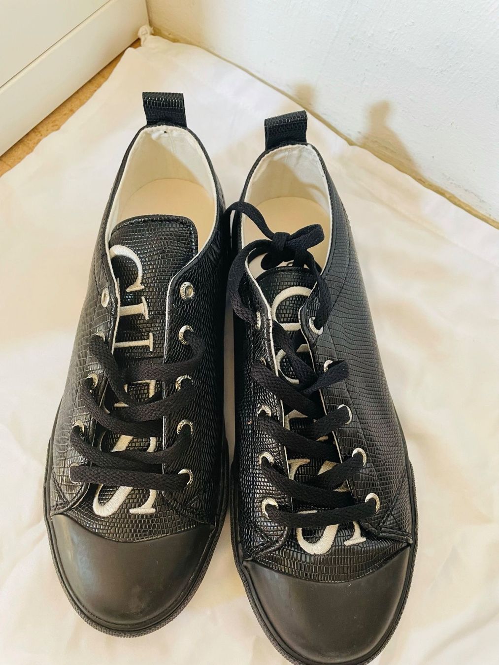 Guess Scarpe da donna: Schöne Sneakers von Guess Gr. 36 – Nuovo (secondo la descrizione) da Uetikon am See venduto da Mici_Ki