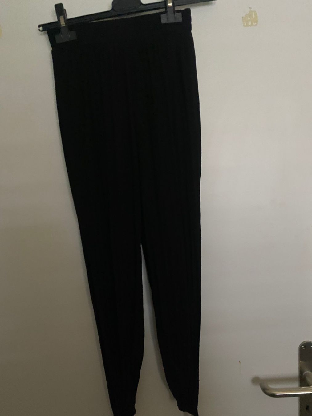 Pantaloni: Freizeithose schwarz Grösse XS – Usato da Allenwinden venduto da Obalu