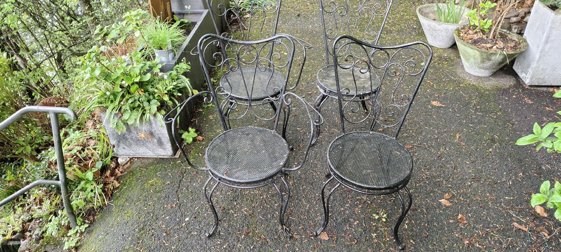 Sedie: 4 Antike Gartenstühle – Usato da St.Gallenkappel venduto da lalique