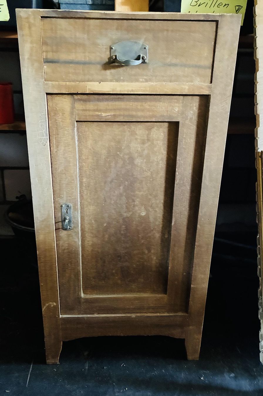 Comodini: Grossmutters Nachtschrank Schäftli - Vintage – Usato da Oberkulm venduto da Weberlisa