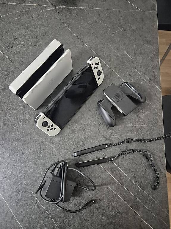 Nintendo Console: Nintendo Switch OLED inkl. Zubehör – Usato da Krauchthal venduto da ws2_kyn8