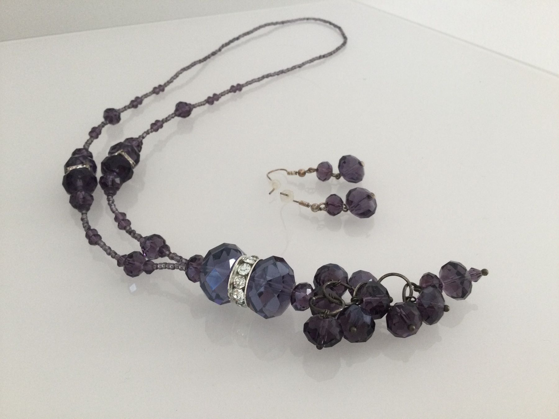 Altri gioielli: Collier + Boucles perles toupies améthyste & strass, NEUF – Nuovo e nell'imballaggio originale da Agiez venduto da chouchanelle