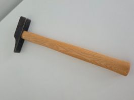 Hammer mit Holzgriff