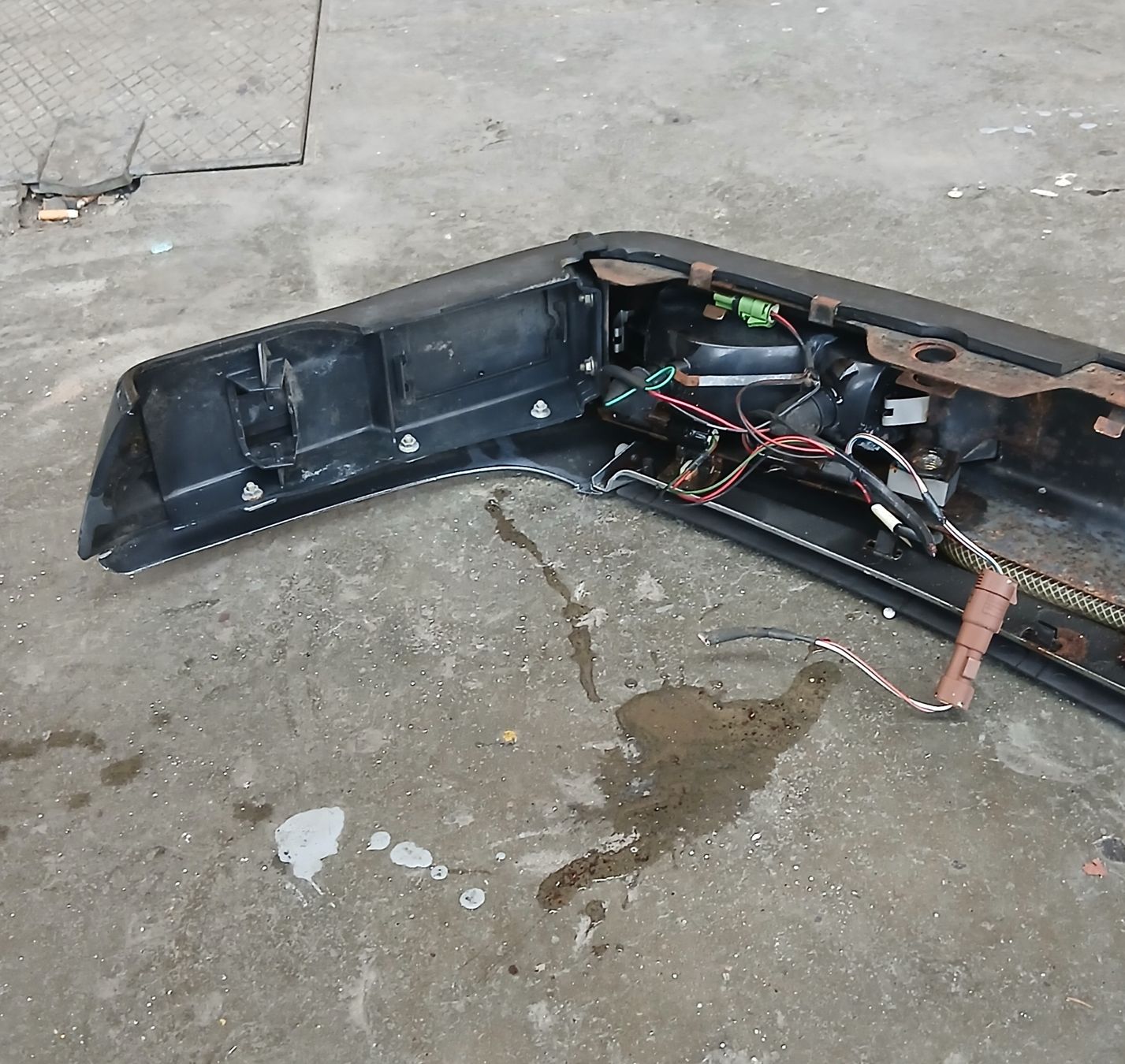 Jaguar Tutti pezzi di ricambio auto: Pare-chocs avant Jaguar XJ40 – Usato da la heutte venduto da Auto-stock 2