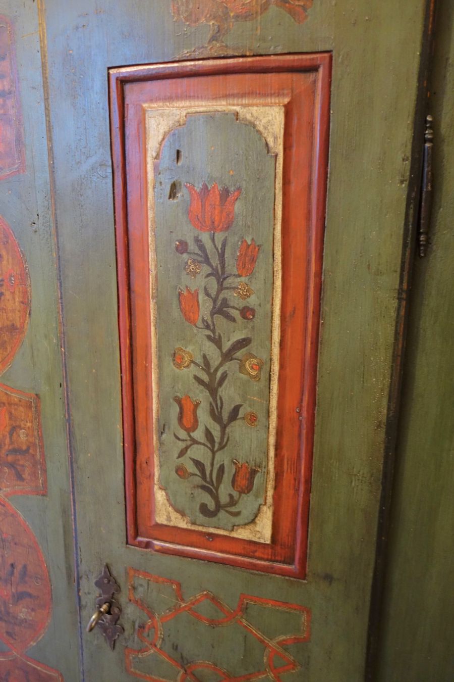 Armadi: Antiker Bauernschrank anno 1726 – Usato da Biel/Bienne venduto da Rothar 3