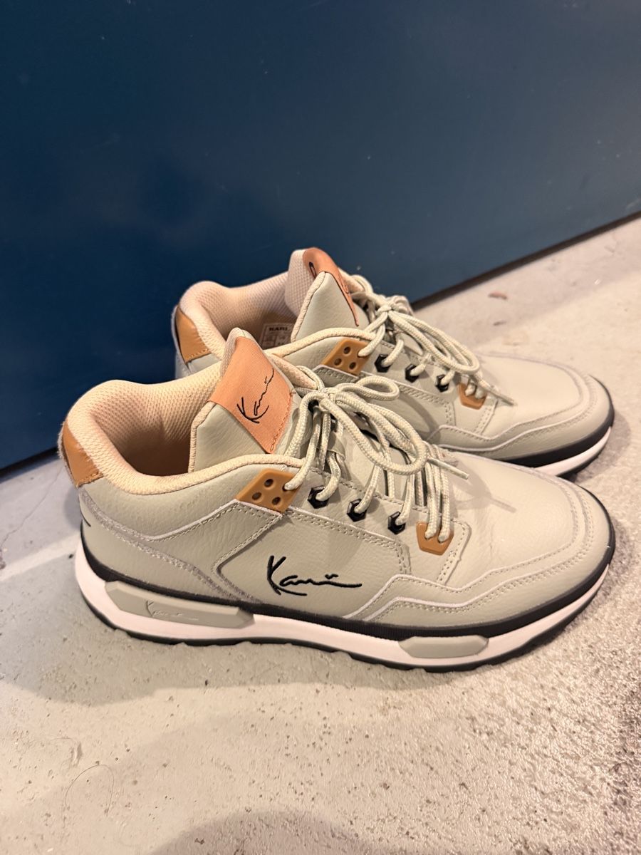 Scarpe da uomo: Sneaker Karl Kani hellgrau Grösse 43 Leder – Nuovo (secondo la descrizione) da St. Gallenkappel venduto da Hannes81.