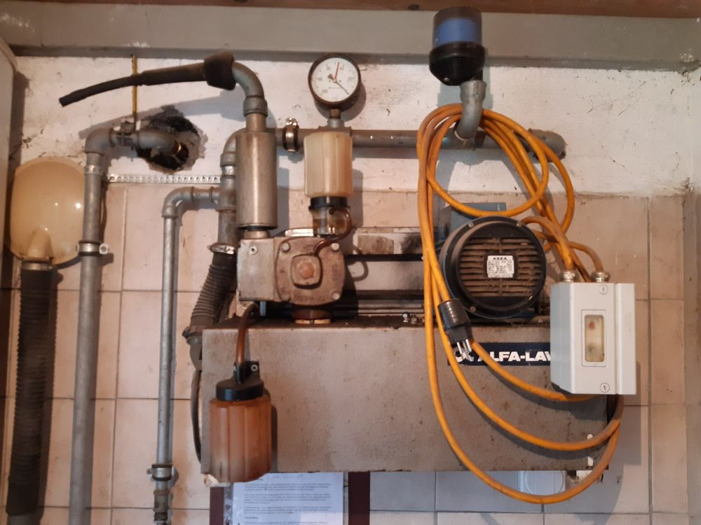 Guoshiy Melkvakuumpumpe, Pulsierende Vakuumpumpe, Pulsationsladung, Pneumatischer Pulsator, Elektrisches Melkmaschinenzubehör, Melkzubehör für Esel/Schaf/Kuh/Pferd(EU-Stecker
