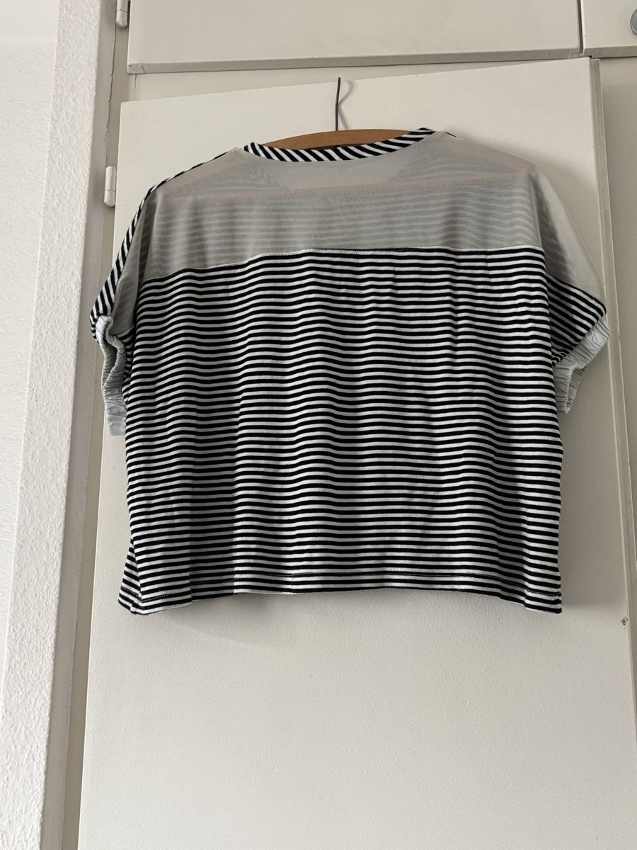 Top: Crop top rayé noir et blanc – Usato da Lausanne venduto da LILI0125 2