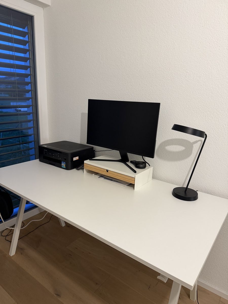 Ikea Scrivanie: White Desk / Schrebtisch – Usato da Hägendorf venduto da and_s9dd