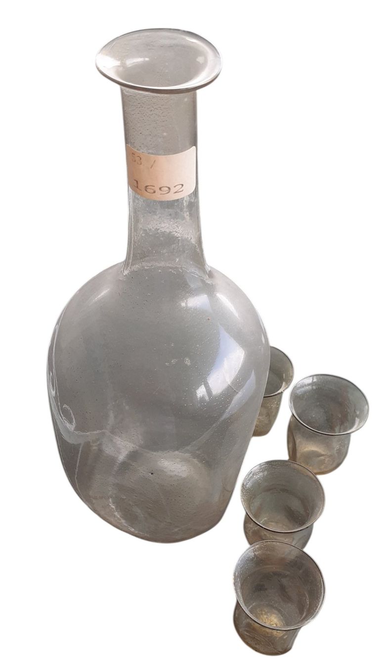 Carafes: Antike Likörgläser mit Karaffe – D'occasion à Mörschwil par antiksalon 1