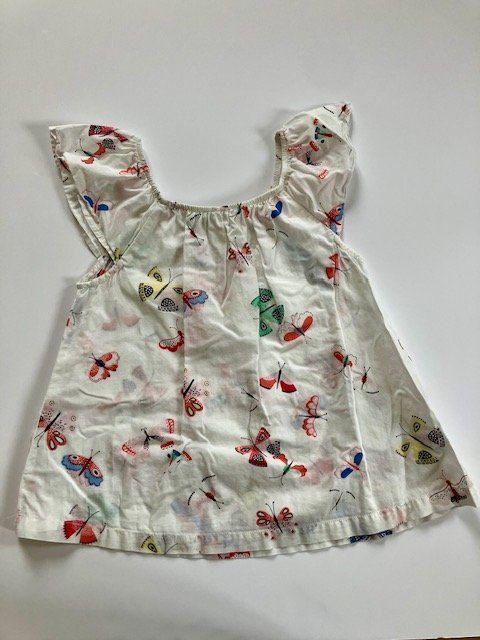 H&M Camicette, T-shirt & Top: H&M Top mit Schmetterlingen, Gr. 128 – Usato da Biel/Bienne venduto da johanna3494