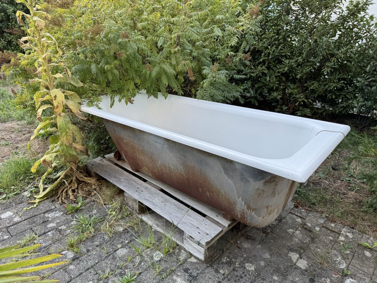 Badewannen: Gusseisen Badewanne – Gebraucht aus Lenzburg von Cuanina