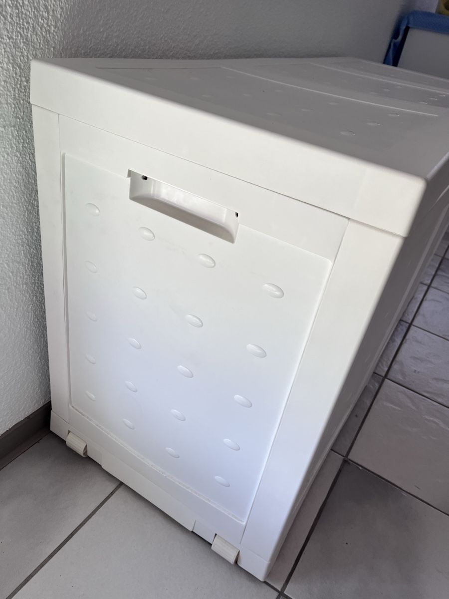 Coffres de rangement: Gartenbox weiss  – D'occasion à Hinwil par dire07 1