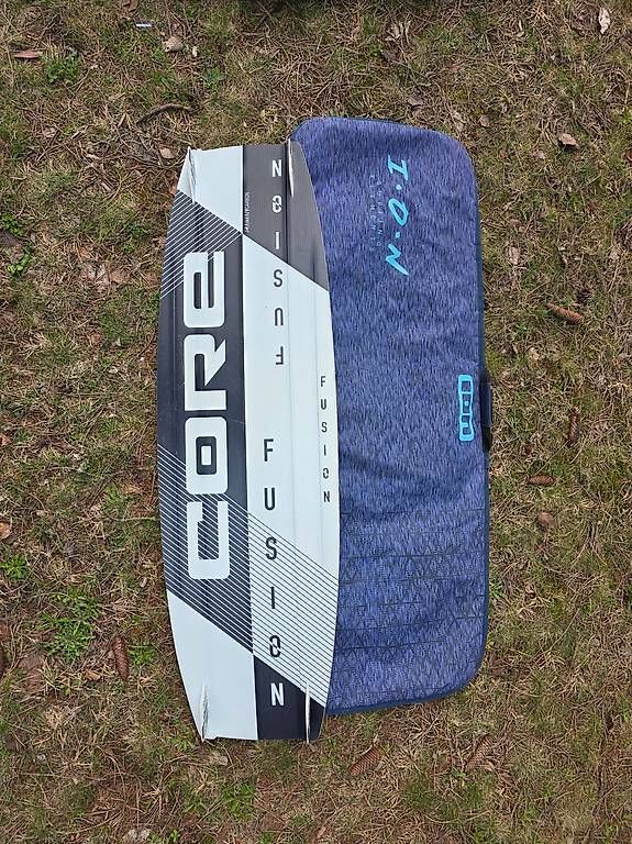 Core Surfboards & Schwimmbrette: CORE Kiteboard Fusion 4 / 135x40 – Gebraucht aus Horgen von lup_lup 1