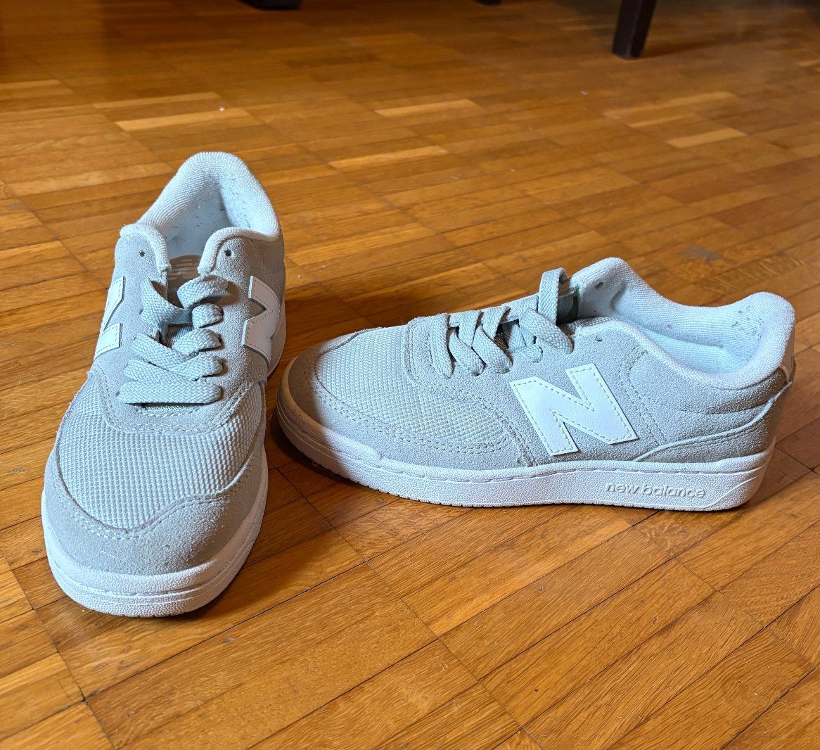 New Balance Damenschuhe: Baskets New Balance blanches / grises – Gebraucht aus Athenaz (Avusy) von j.bussinger