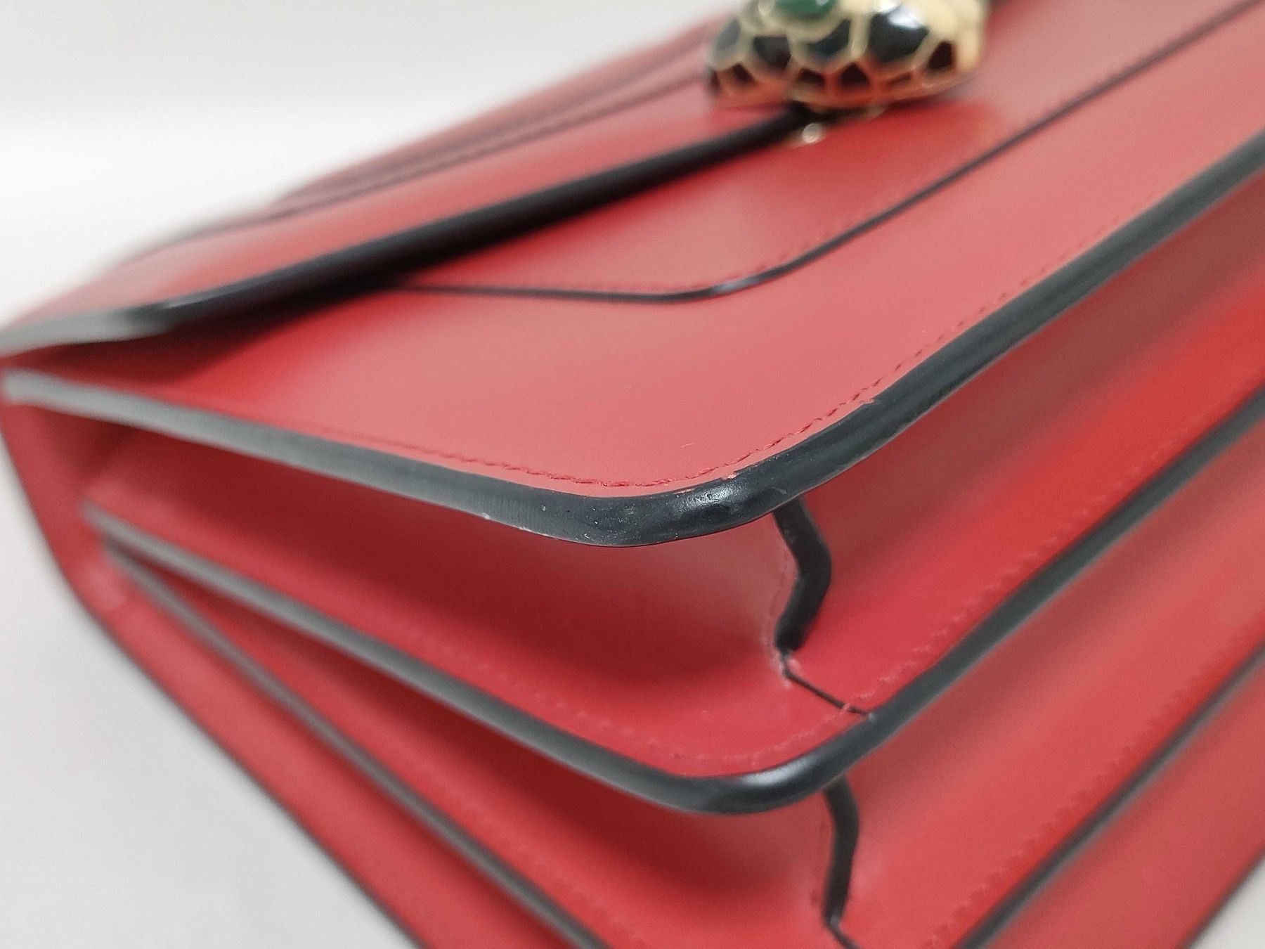 Bulgari Borse da donna: Wunderschöne Bulgari Serpenti Forever Top-Handle Bag in Rot – Usato da St. Gallen venduto da Love_Luxury 4