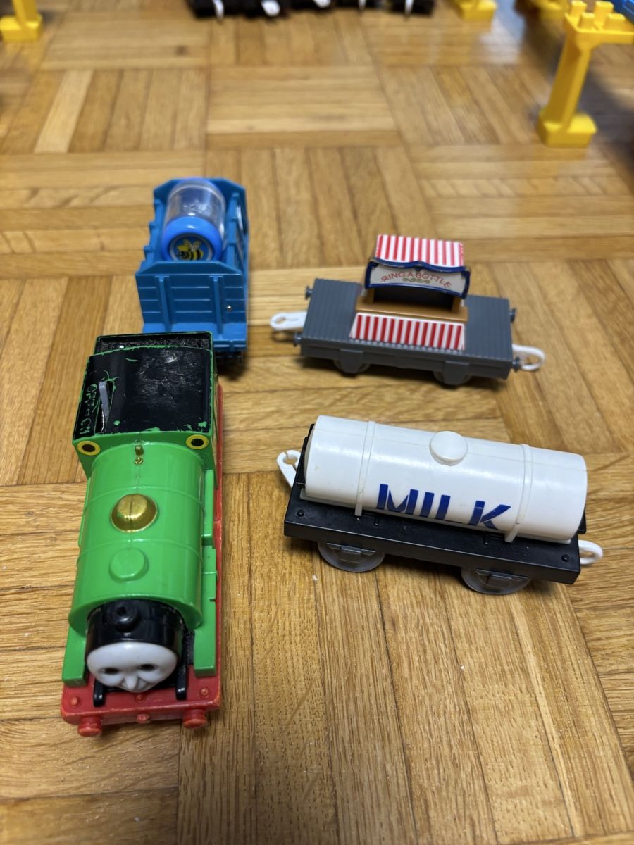 Spielzeuge: Thomas & Friends Züge und Waggons  – Gebraucht aus Zollikerberg von Jvac2 6