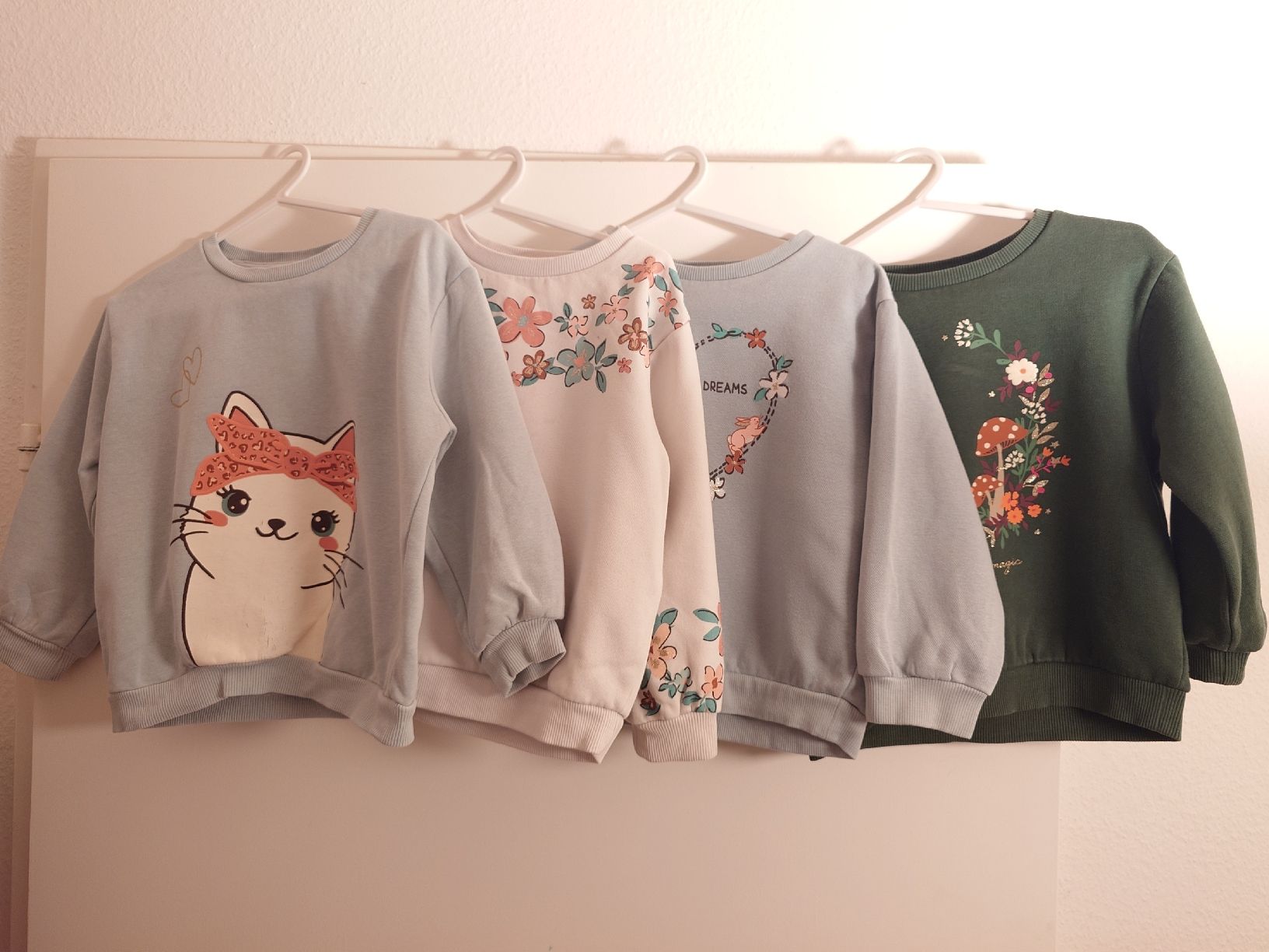 Ensembles coordonnés: 4er Set Mädchen Pullover, Grösse 104 – D'occasion à Uster par snowy_6